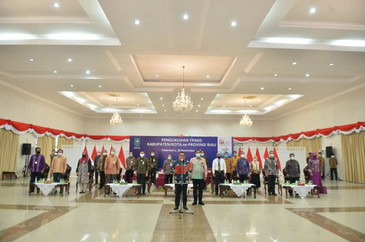 Wagubri Kukuhkan TPAKD Kabupaten Kota se-Provinsi Riau