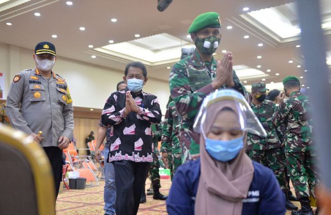 Sekdaprov Riau Hadiri Baksos Donor Darah Peringatan Hari Juang TNI AD