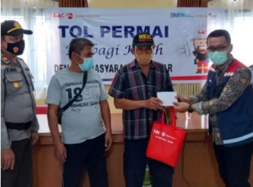 Tol Permai Berbagi Kasih dengan Warga Sekitar