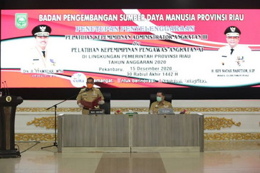 Wagubri Tutup Pelatihan Kepemimpinan Administrator dan Pengawas di Lingkungan Pemprov Riau