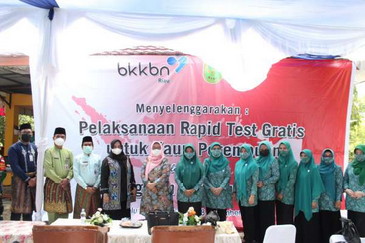 Kepala DP3A Pekanbaru Ajak Ibu-ibu Kelurahan Air Dingin Jalani Rapid Test