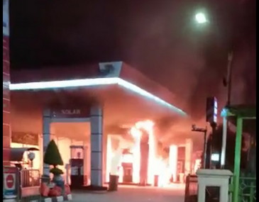 Kebakaran SPBU di Pekanbaru Diduga karena Radiasi HP