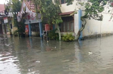 Diguyur Hujan sejak tengah malam hingga pagi, Sebagaian Wilayah Pekanbaru Kebanjiran.