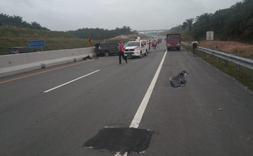 Kembali lakalantas di Tol Permai. Innova Tabrak Truk, 5 Orang Meninggal Dunia.