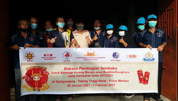 Pembagian Sembako Imlek 2021 di Selatpanjang dengan Door to Door
