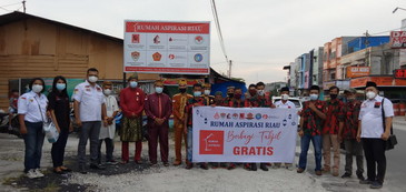ARA Riau Bagi Takjil dan Masker Kepada Masyarakat Kota Pekanbaru