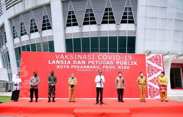 Presiden Jokowi Tinjau Vaksinasi Massal di Provinsi Riau