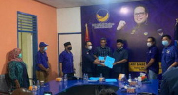 DPD Partai NasDem Kota Pekanbaru Serahkan SK DPC NasDem Kecamatan Se-Kota Pekanbaru