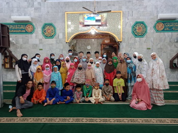 Mahsiswa KKN UMRI Kelompok 3A " Dari Desa untuk Negeri"