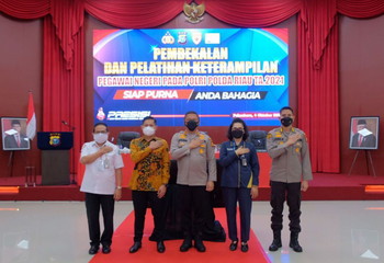 Siap Purna Bhakti Personil Polri, Kapolda Riau Berikan 1 Unit Rumah