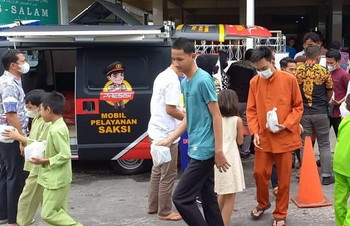 Jum’at Barokah Dit Reskrimum Polda Riau Bagikan 500 Nasi Bungkus