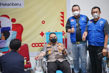 Kerjasama Dengan PSMTI dan MP,  Kapolresta Pekanbaru Tinjau Vaksinasi Dan Donor Darah