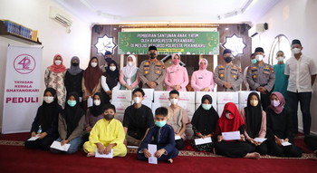 Jumat berbagi - Kapolresta Pekanbaru berikan Santunan Anak Yatim