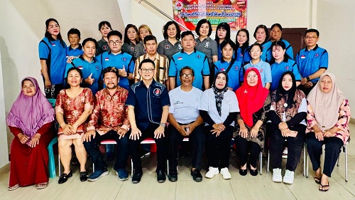 Sambut Natal dan Tahun Baru, IKTS Serahkan 147 Paket Sembako