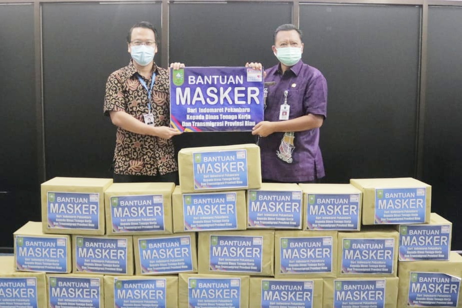Disnakertrans Riau Terima Bantuan 5.000 Masker Dari Indomaret