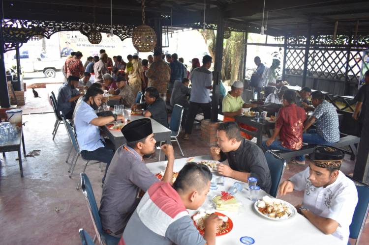 Jumat Barokah, Satreskrim Polres Kampar Sediakan Makan Siang Gratis Bagi Anak Yatim dan Dhuafa