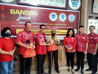 PSMTI Riau Bagikan 475 Paket Imlek
