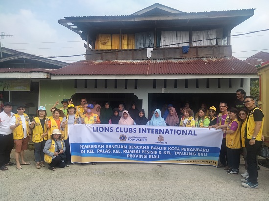 Lions Clubs Bantu Korban Banjir di Pekanbaru