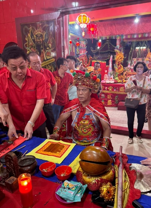 Meriah, Ribuan Umat Hadiri Perayaan Puncak HUT Dewa Chu Hu Tua Lang Kong