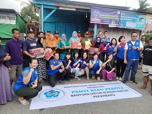 PSMTI Riau Salurkan Bantuan Untuk Korban Banjir di Pekanbaru