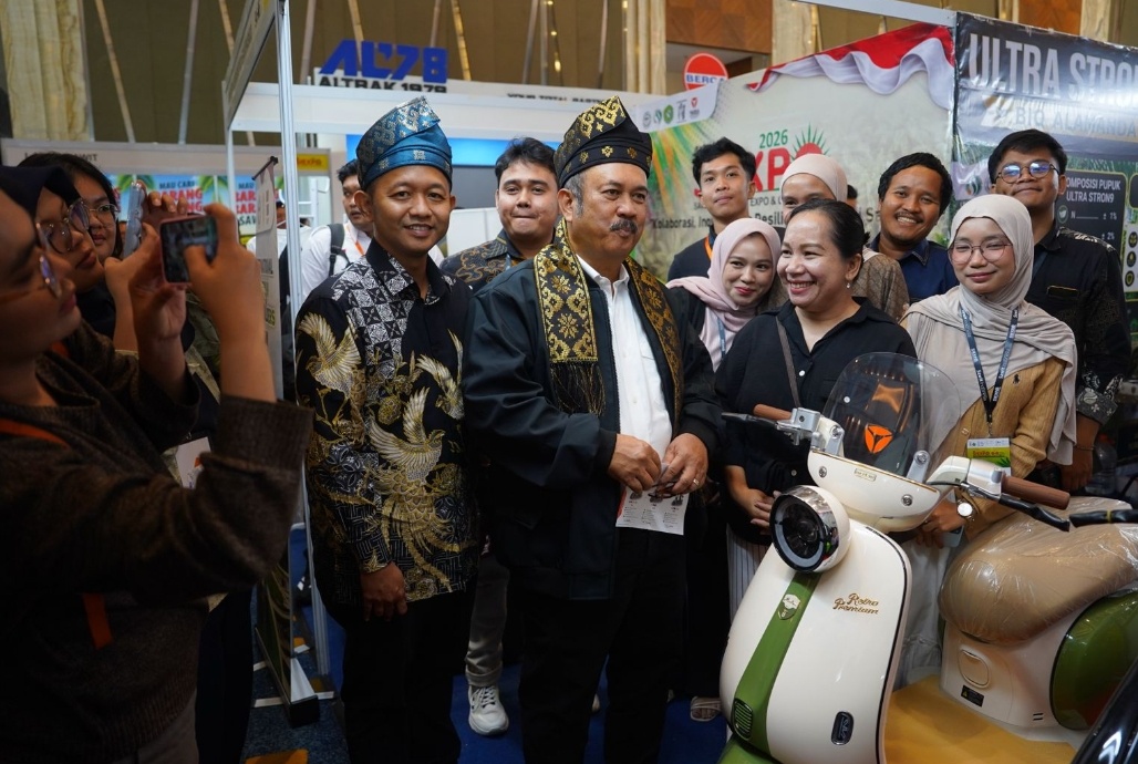 Dikunjungi Menteri Bappenas di SKA Co-Ex, YADEA Pekanbaru 129 Unjuk Gigi Komitmen Energi Hijau pada Ajang SIEXPO 2026