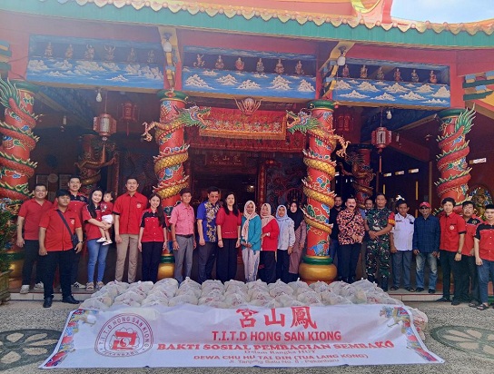 HUT Dewa Chu Hu Tai Din, TITD Hong San Kiong Bagikan Sembako Untuk Masyarakat