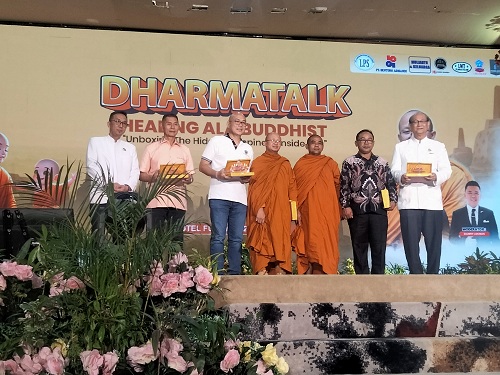 Hadirkan Bhikkhu Dhirapunno, 1800 Umat Ikuti Dharmatalk KBI Riau